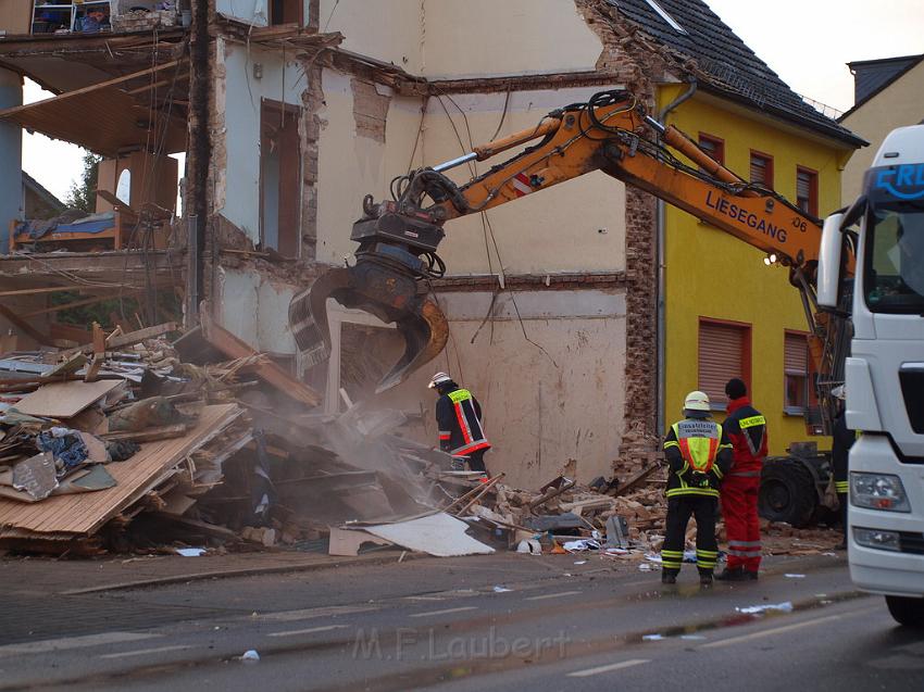 Hausexplosion Bruehl bei Koeln Pingsdorferstr P401.JPG